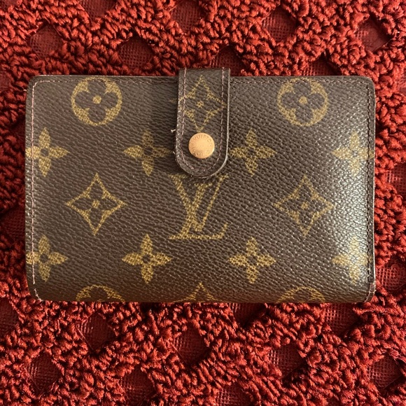 Authentic LV monogram Short coin wallet - Picture 1 of 16